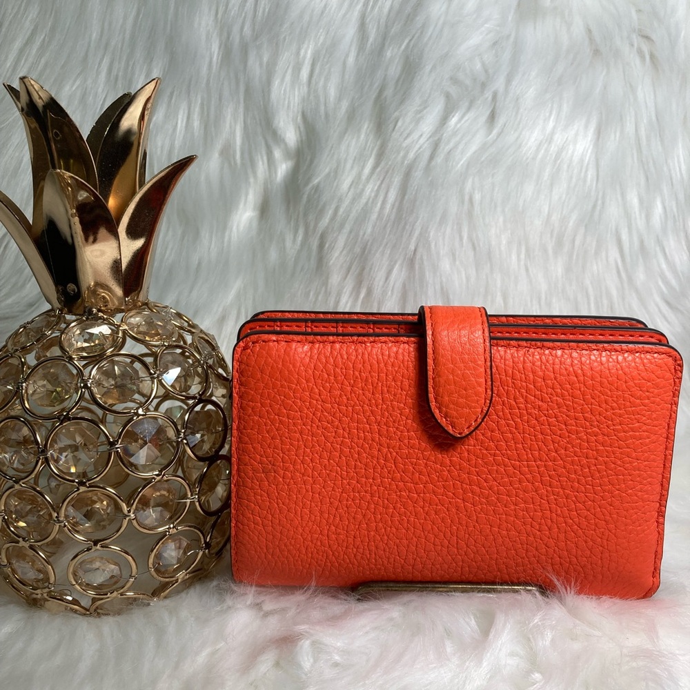 NWOT Kate Spade 🧡 Leila Medium Orange Bi-Fold Wallet in Pebbled Leather - Picture 2 of 9